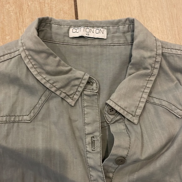 Cotton On Button Down - Picture 2 of 4